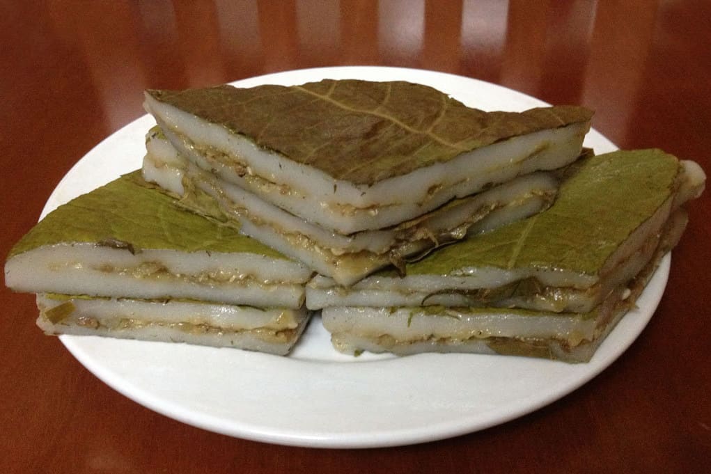 Ant’s Egg Cake - what to eat in Ban Gioc waterfall
